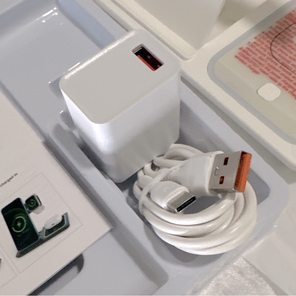 3-in-1 Wireless Charger w/Mobile Phone, Apple iWatch, Bluetooth Headset (NWT) - Picture 10 of 10